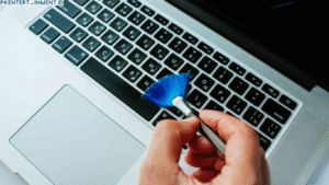 cara membersihkan keyboard laptop Lenovo Ideapad 320