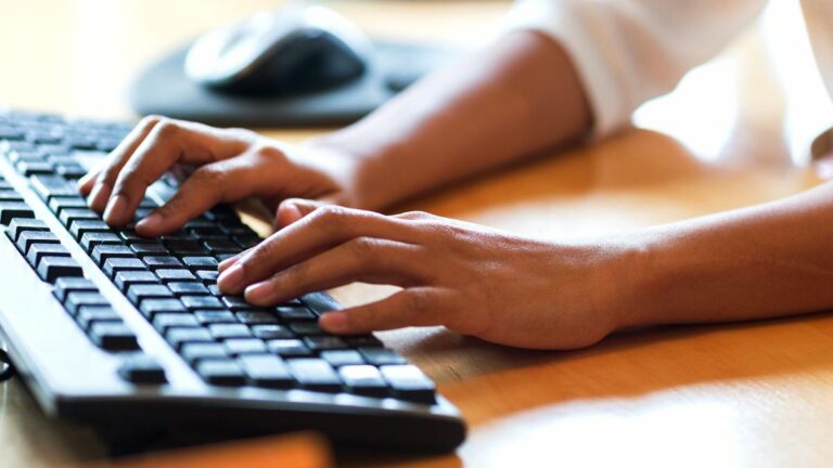 Ini Cara Mengatasi Keyboard Delay Windows 11 agar Mengetik Jadi Lancar